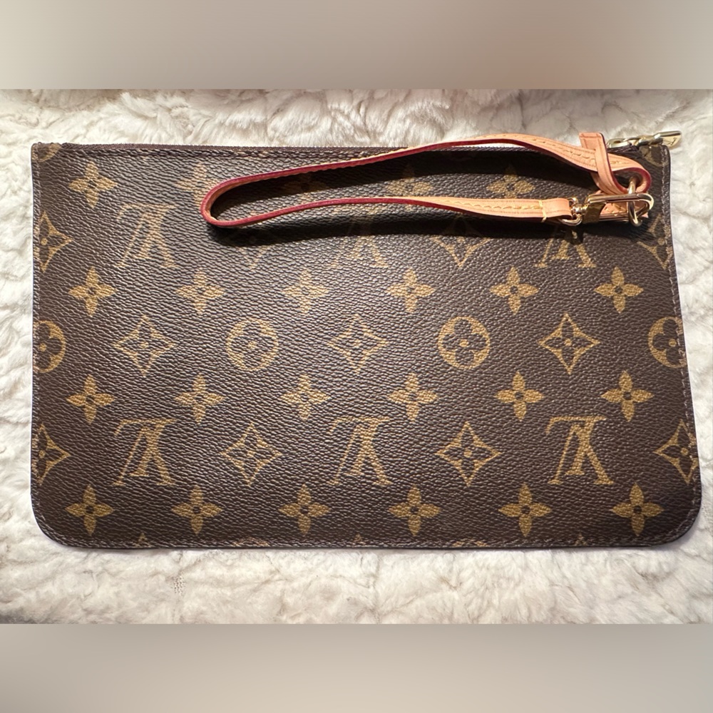 Louis Vuitton neverfull pochette/wristlet
